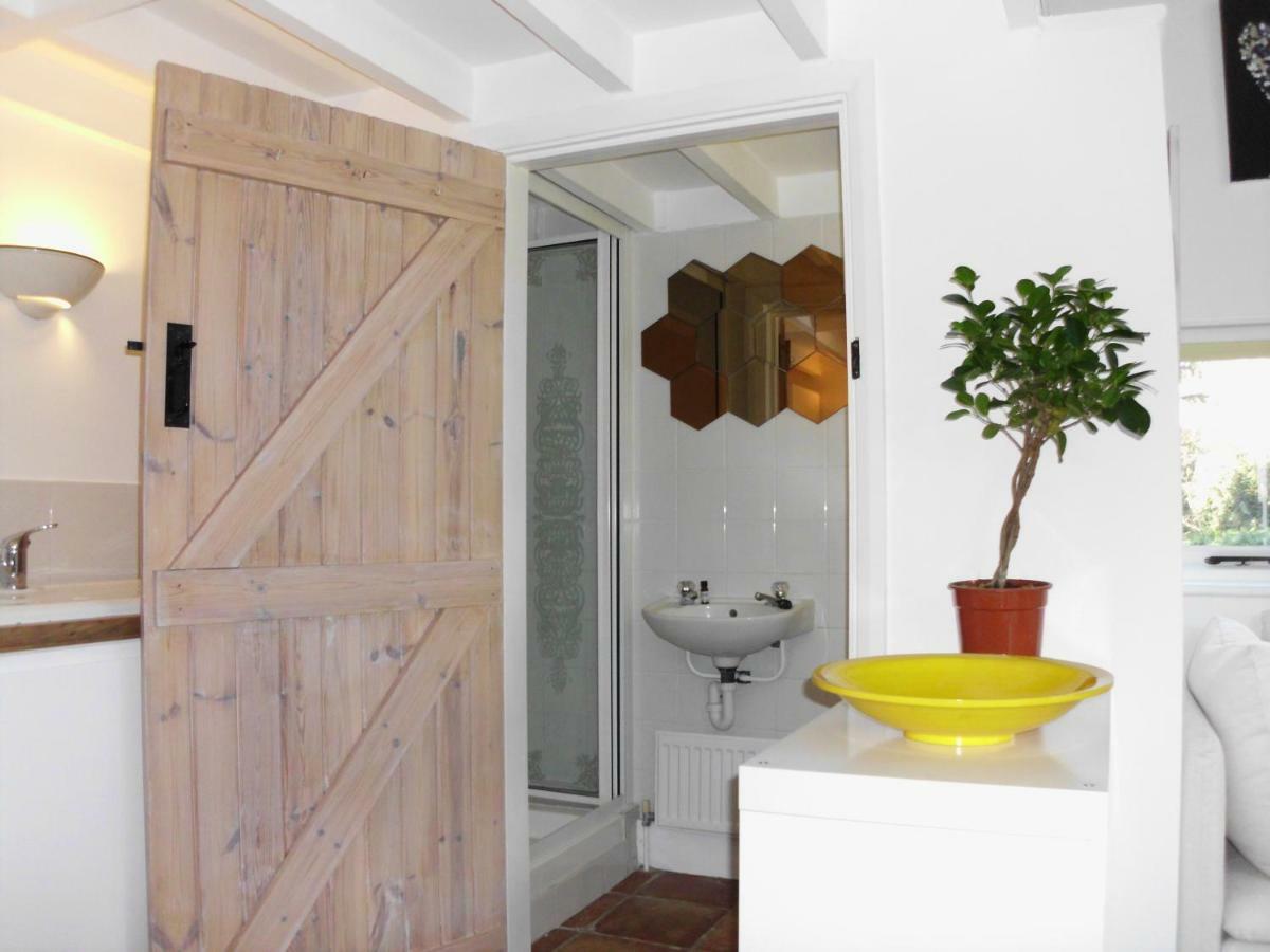 Unique Cottage Retreat Brighton Room photo